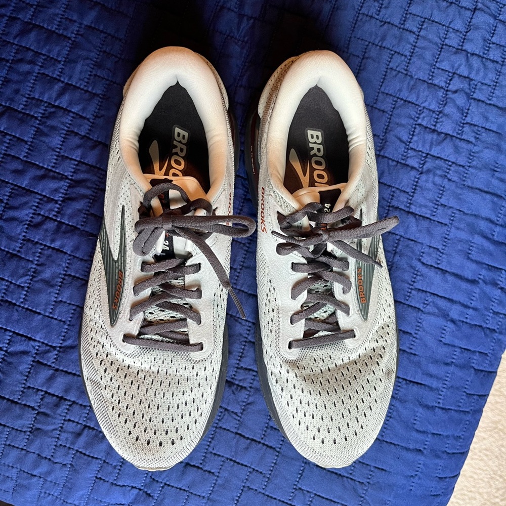 Brooks Adrenaline GTS 24 women’s running shoes size 9.5 wide